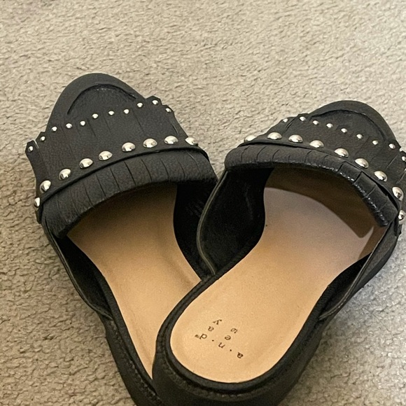 Flats - Picture 5 of 6